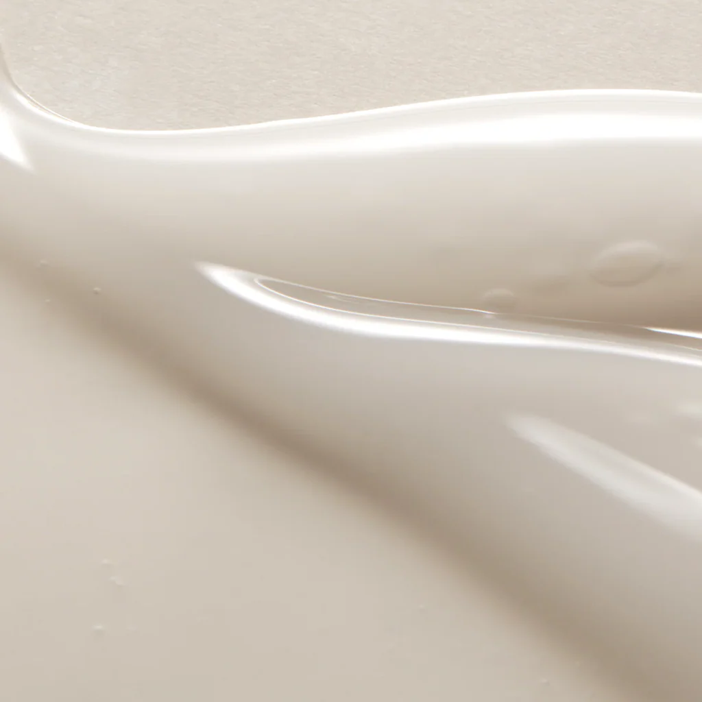 Dark Spot Correcting Glow Serum - Image 4